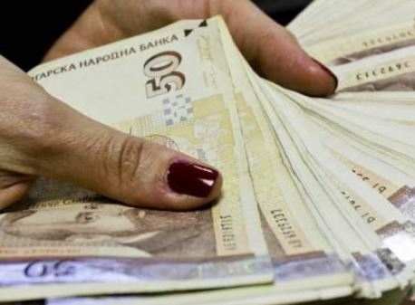 Над 170 000 лева преведе 34 годишна българка на фалшив американски